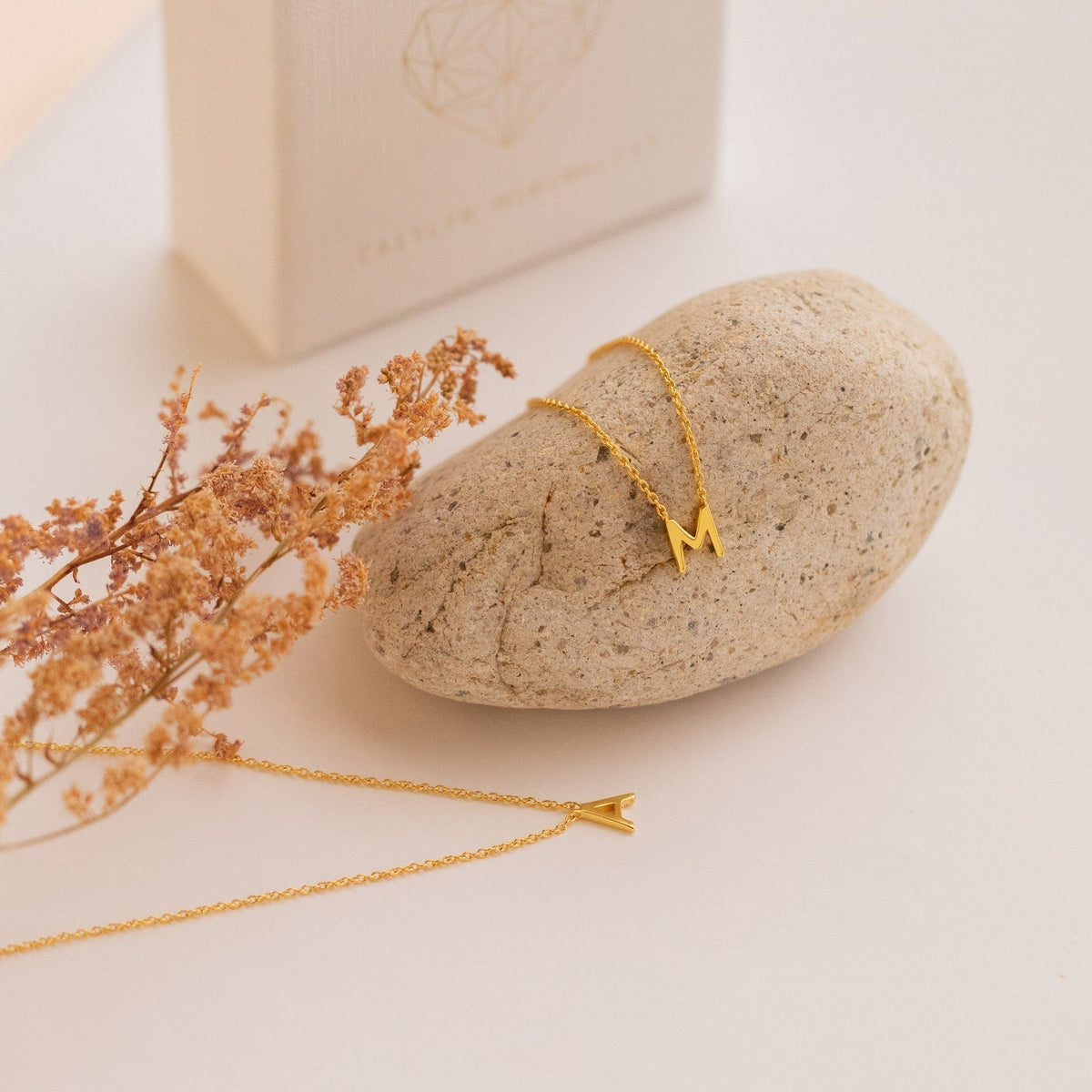 Zartes Halsband mit Initialen - Elegantes Halsband mit Buchstaben