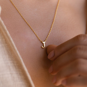 Jasmine – Zarte Halskette mit personalisiertem Anfangsbuchstaben
