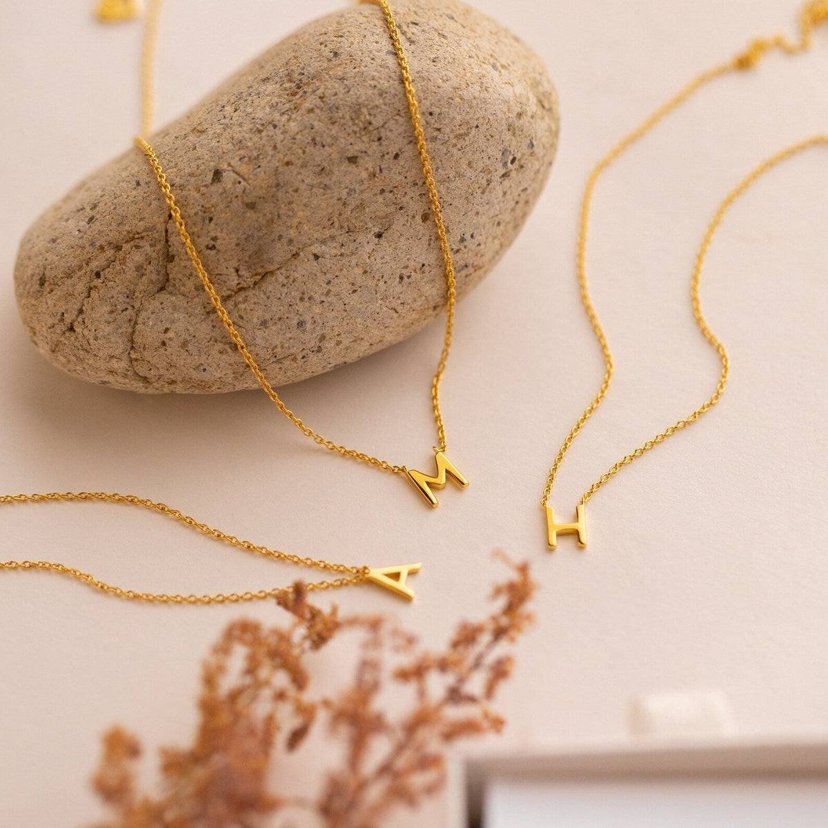 Jasmine – Zarte Halskette mit personalisiertem Anfangsbuchstaben