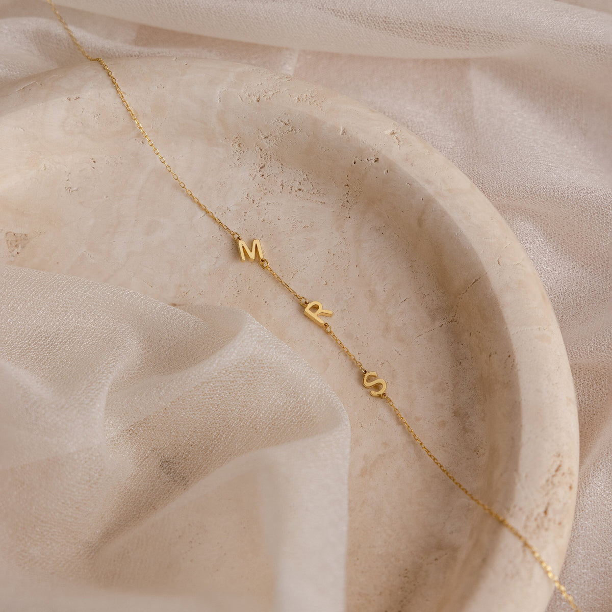 Halsband mit seitlichen Initialen - Einzelbuchstaben-Halsband