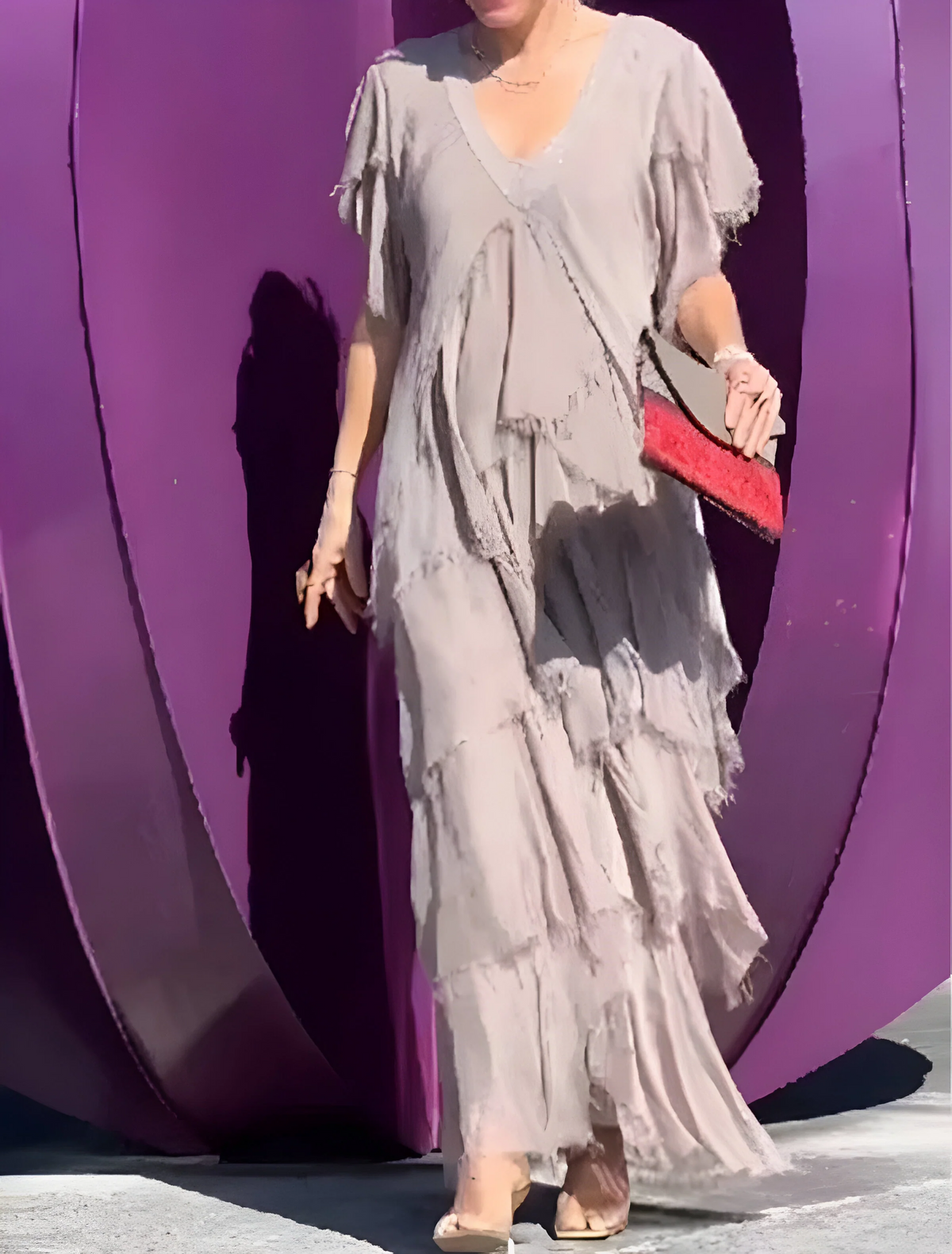Rizza - Elegantes Maxikleid mit Plissee und V-Ausschnitt
