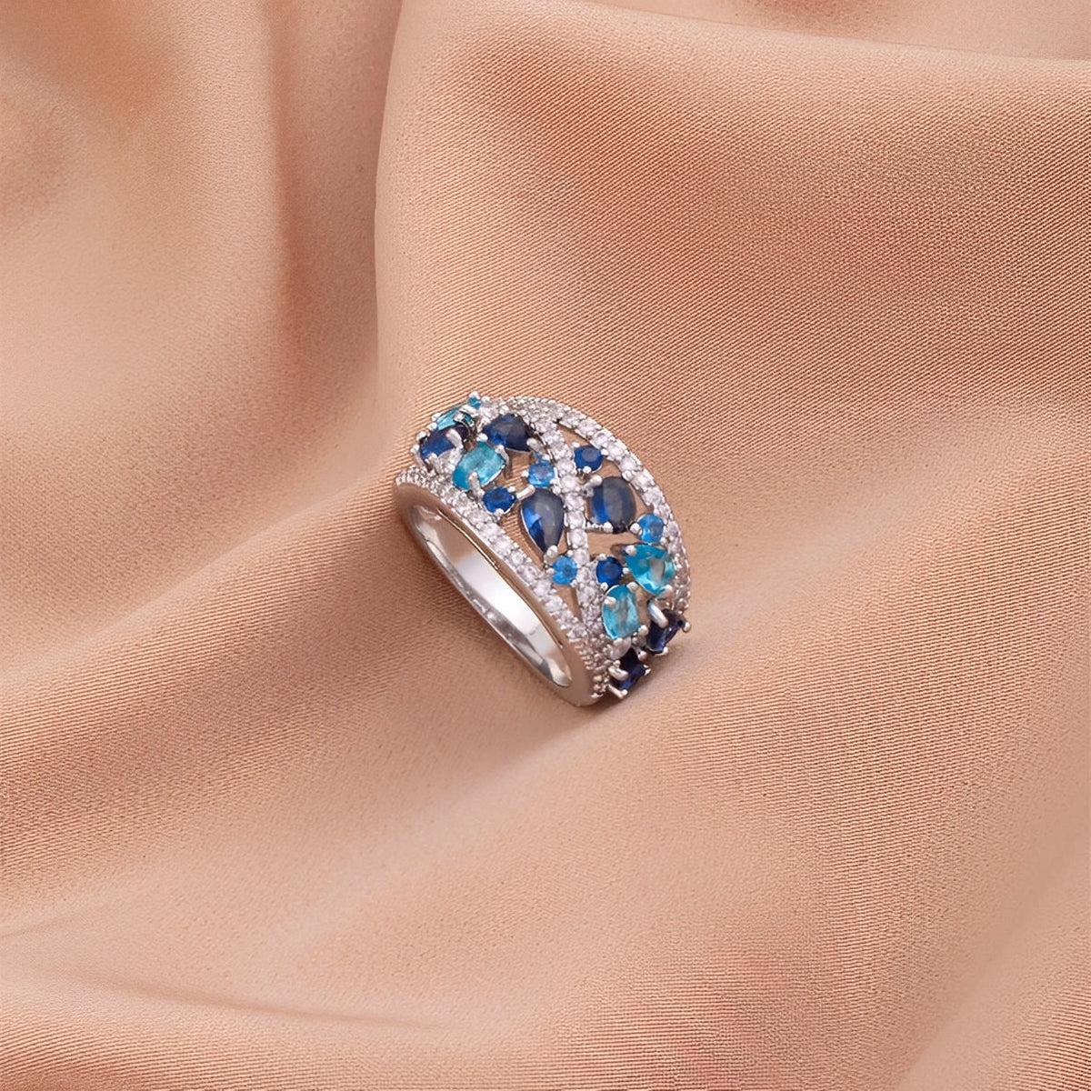 Julie – Vintage-Ring mit blauer Zirkonia und goldenen Details