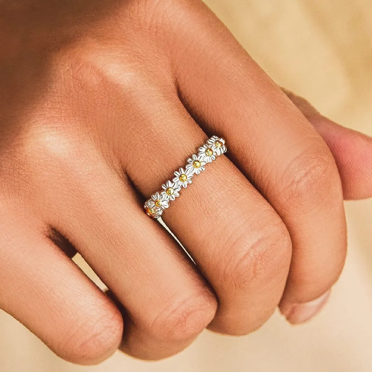 Dahliana – Margaritenring aus verstellbarem Silber und handbemaltem Emaille