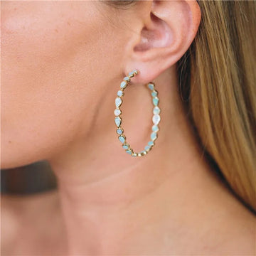 Raya – Vintage-goldene Creolen mit blauem Opal