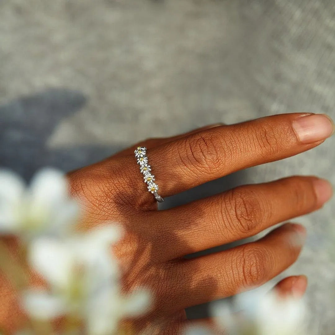 Dahliana – Margaritenring aus verstellbarem Silber und handbemaltem Emaille
