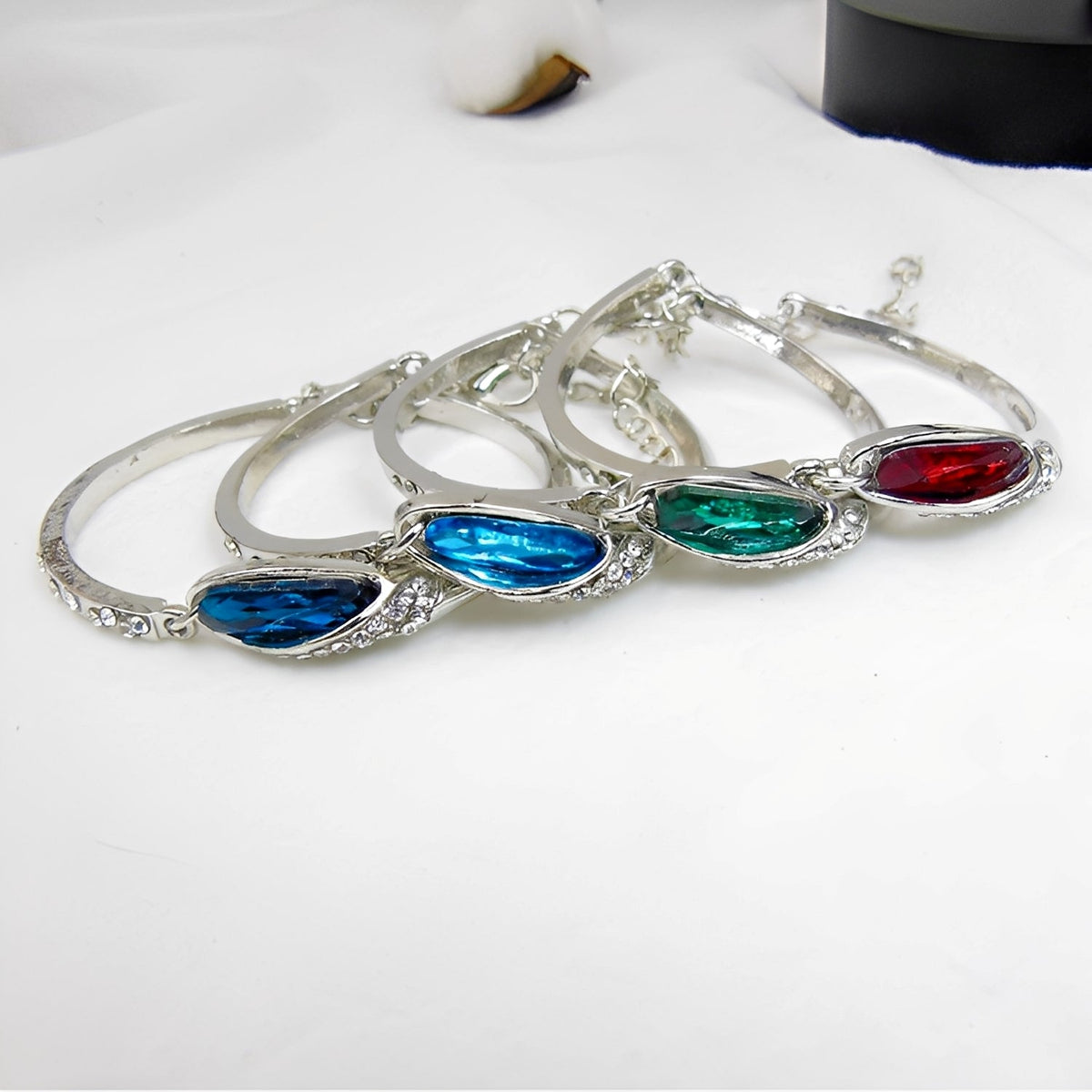 Miku – Elegantes Armband verziert mit Saphiren