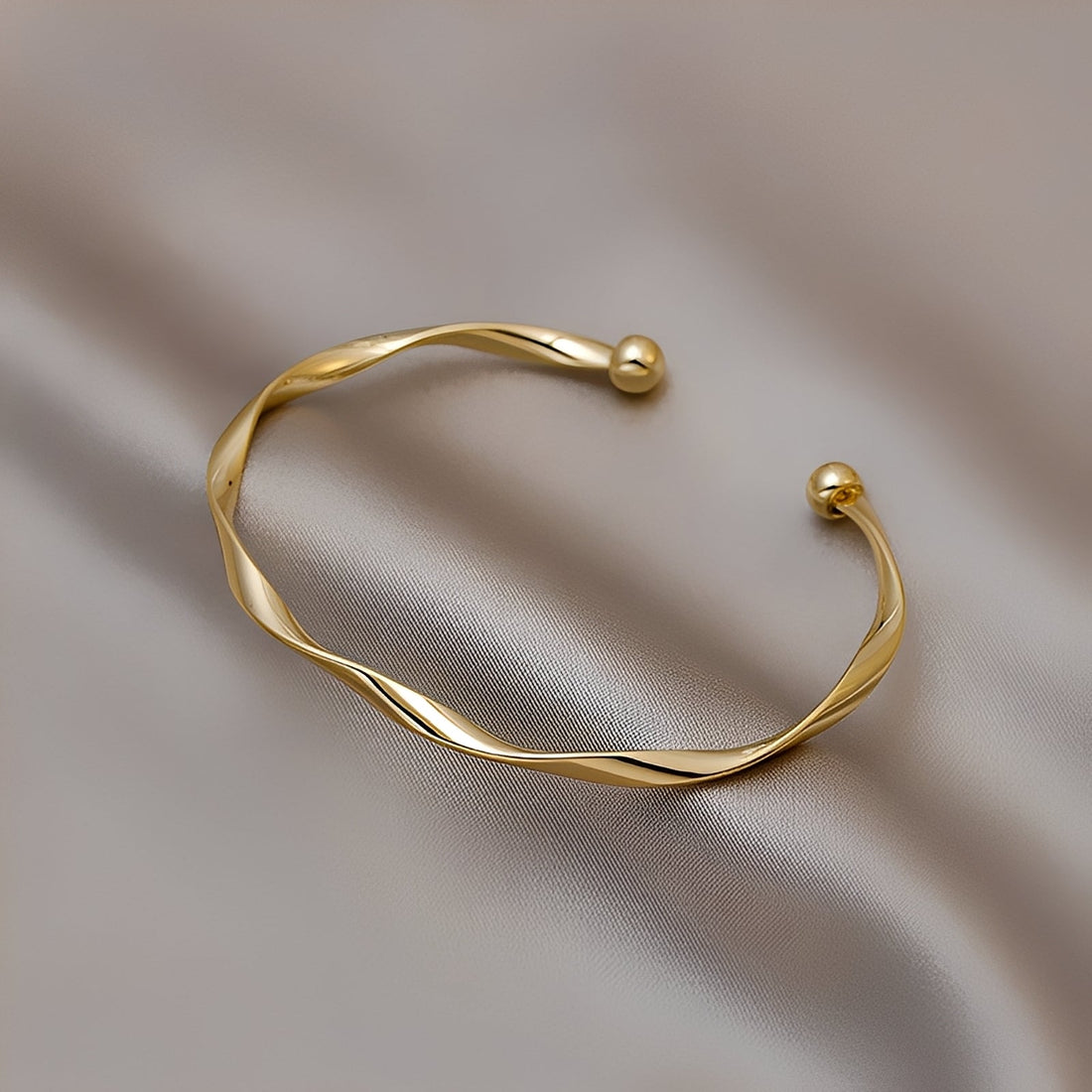 Lara – Eleganz Goldarmband