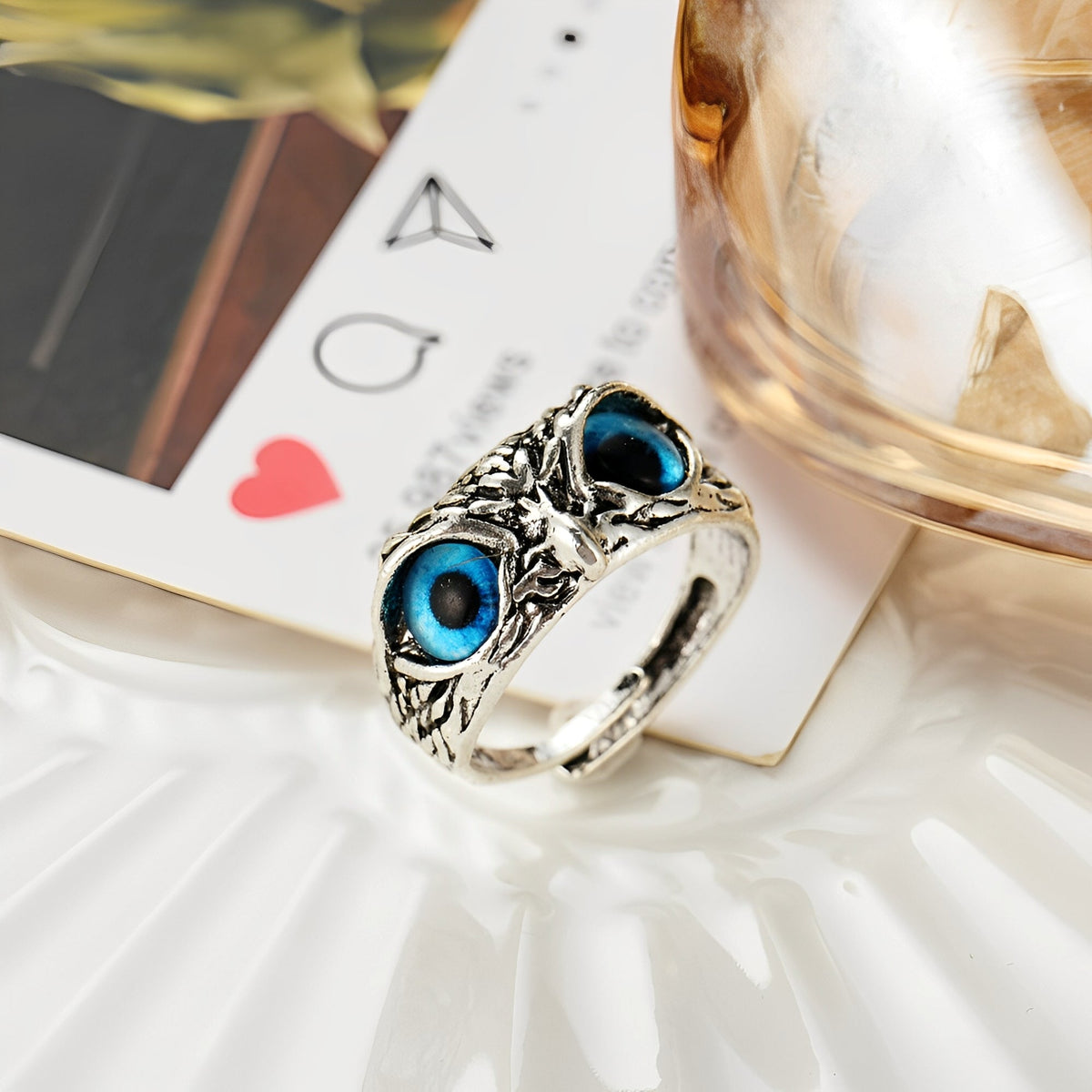 Niva – Verstellbarer Amulett-Ring aus Silber und Opal