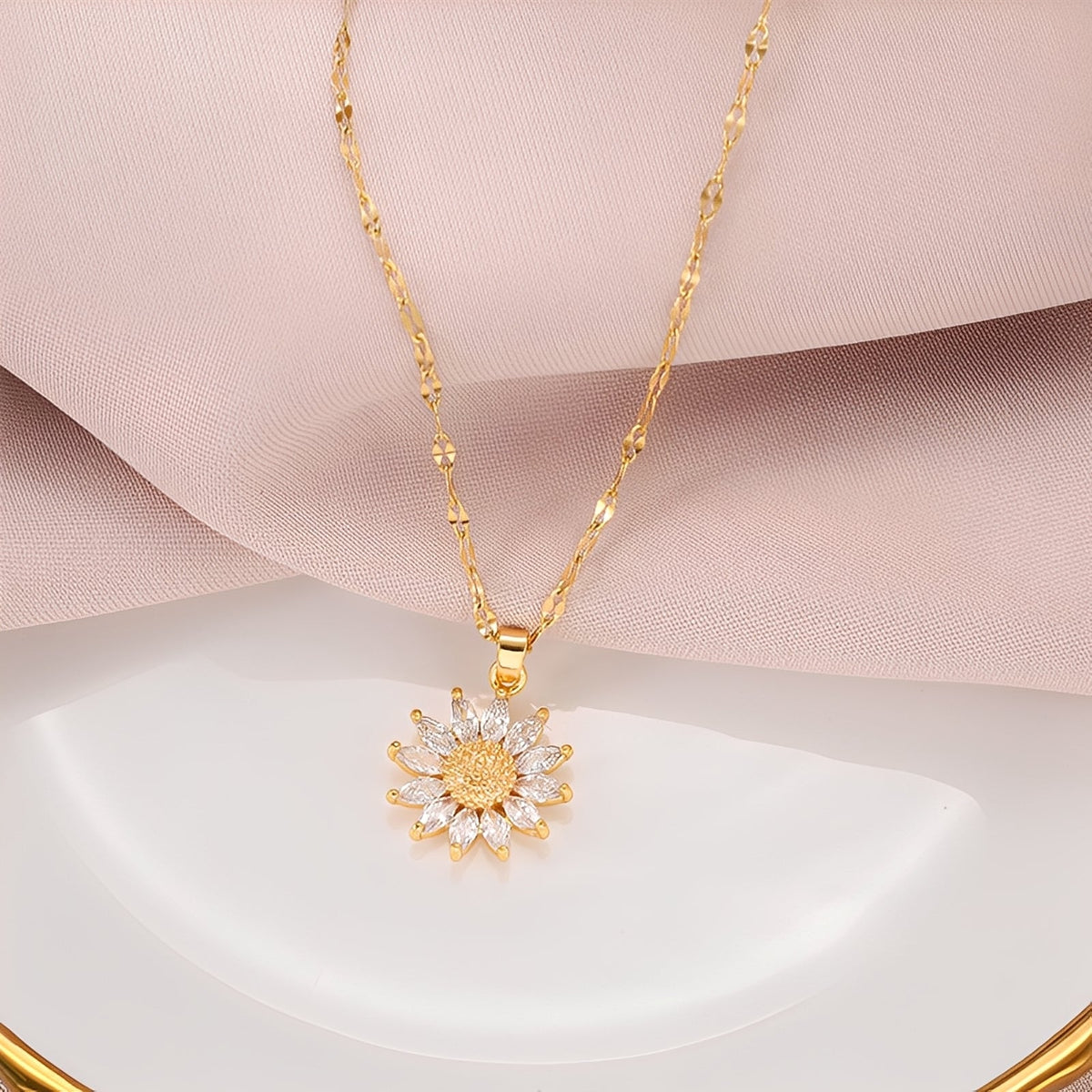 Manon – Glänzende Sonnenblumen-Halskette aus Gold