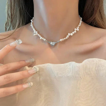 Alix – Kurze Perlenhalskette Love Magnet
