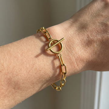Millie – T-Bar Armband mit rechteckigen Goldgliedern