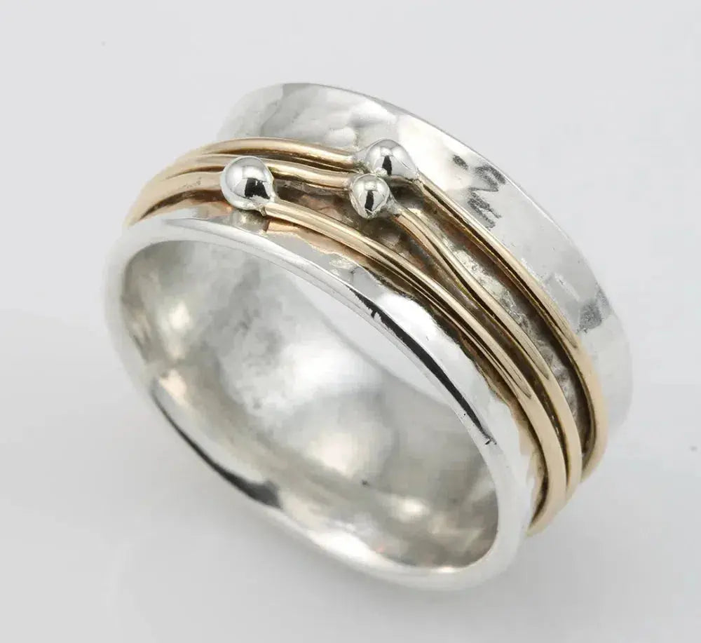 Glänzende Gracia – Vintage-Ring aus Gold und Silber mit strahlender Oberfläche